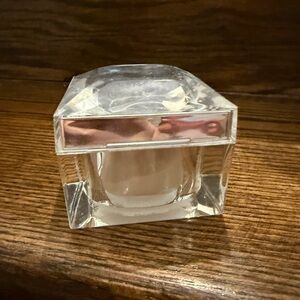 New opened Victoria’s Secret Body by Victoria Luminous body powder .56oz Diamond